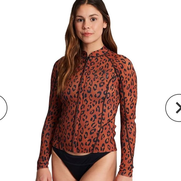 Billabong Peeky Jacket, teen size 8, with front zipper and cheetah print. EUC